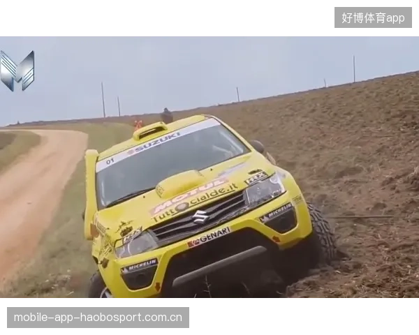 赛车惊魂：车轮脱落猛滚看台，震撼瞬间背后的安全考量
